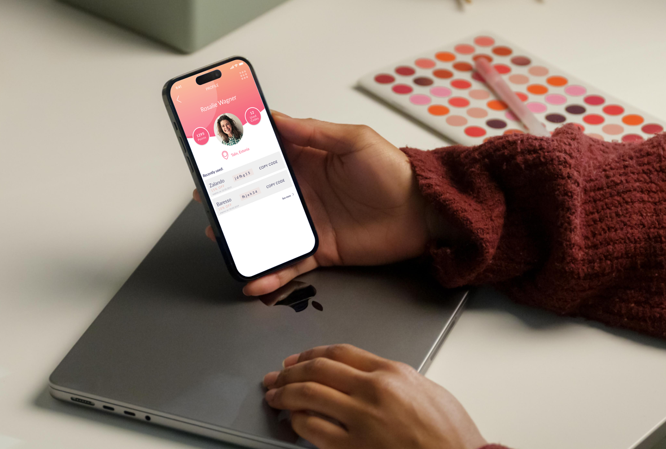 Drawstring top with elastic loop closure and textured interior padding.